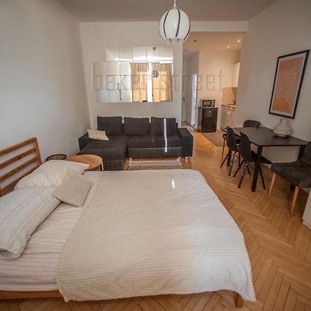 One Bedroom Apartment Close To Prague Castle Esterno foto